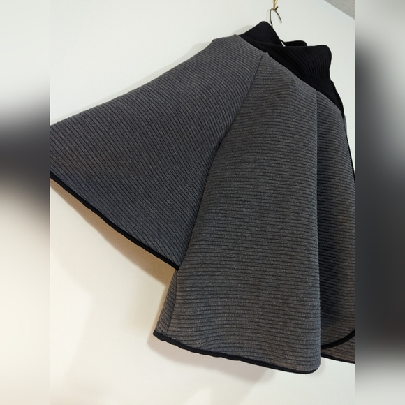 Papillon Grey with Black Collar and Lining Zip Poncho s: M - Picture 5 of 8